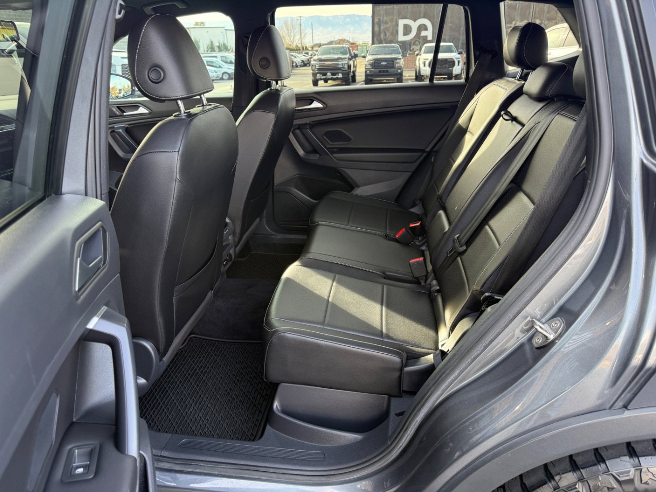Used 2021 Volkswagen Tiguan SE R-Line AWD/4WD image 9