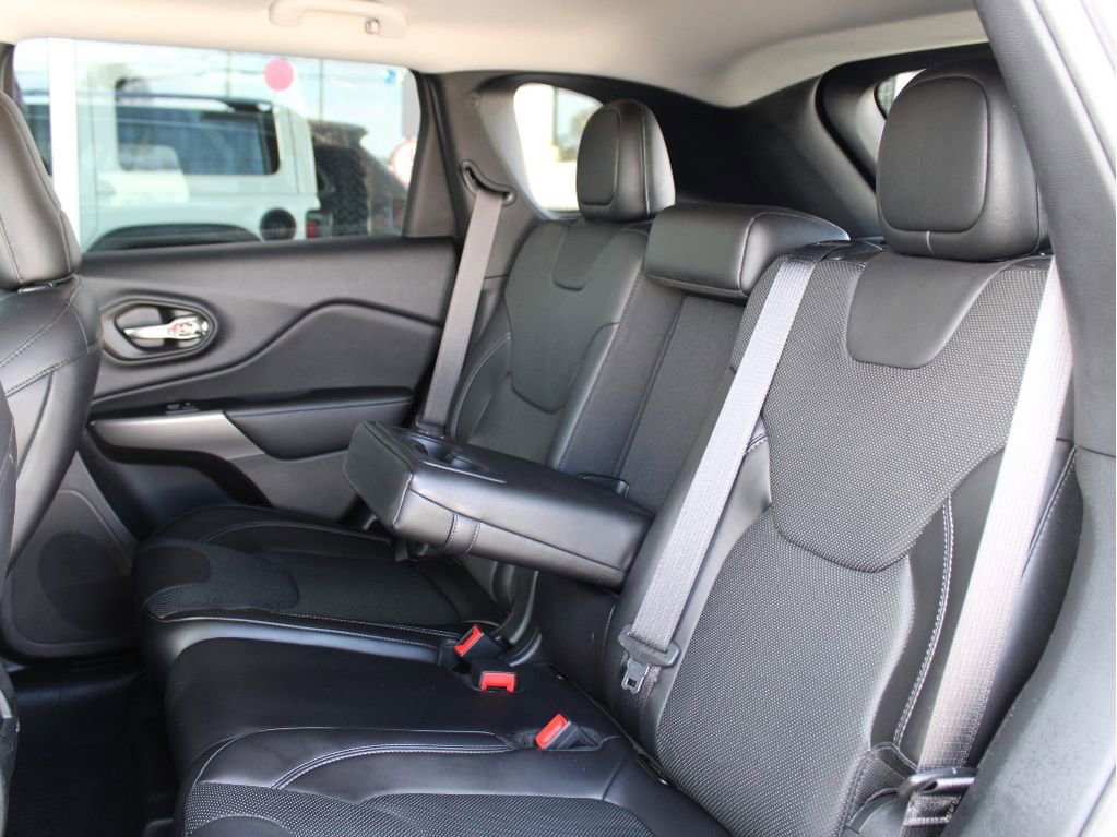 Used 2019 Jeep Cherokee Limited w/ Luxury Group image 28