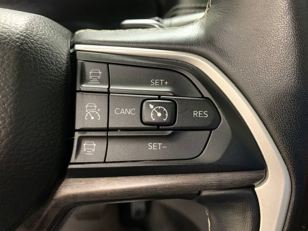 Used 2022 Jeep Grand Cherokee Limited AWD/4WD image 26