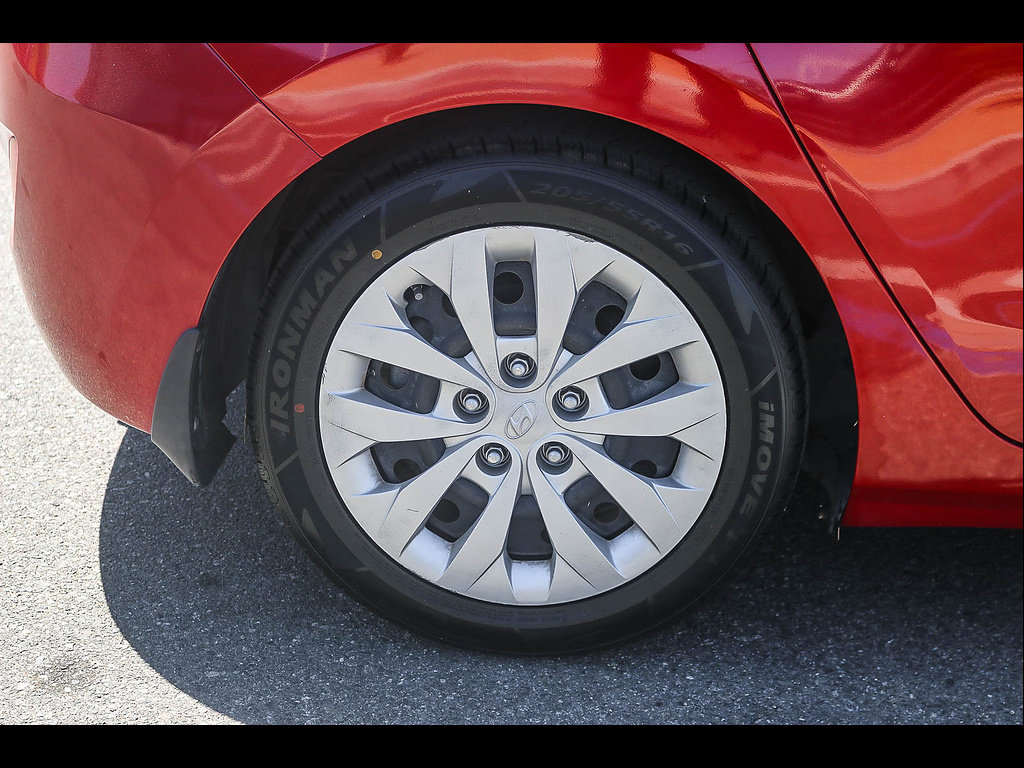 Used 2016 Hyundai Elantra GT FWD image 14