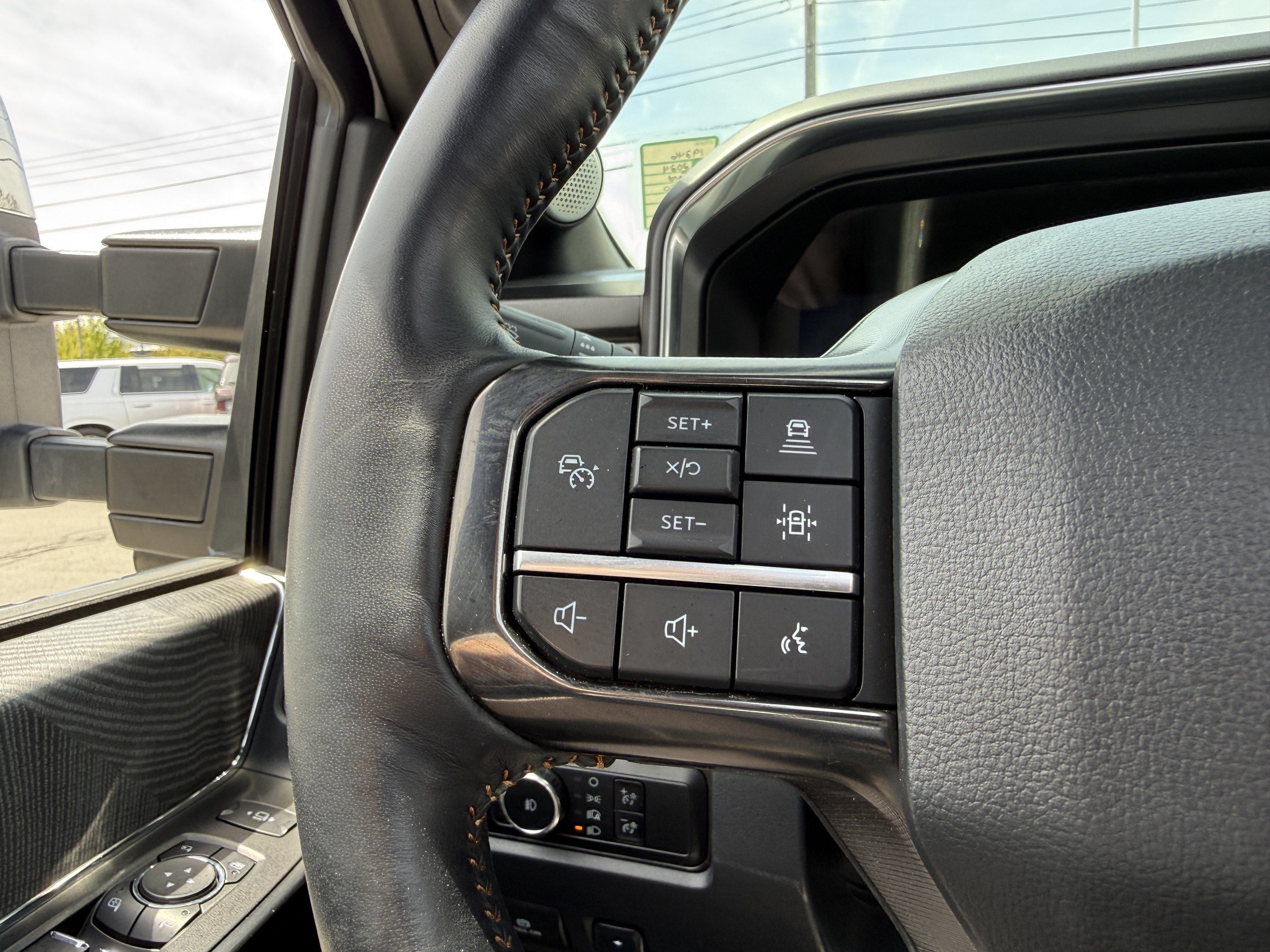 Used 2024 Ford F450 Platinum w/ FX4 Off-Road Package AWD/4WD image 19