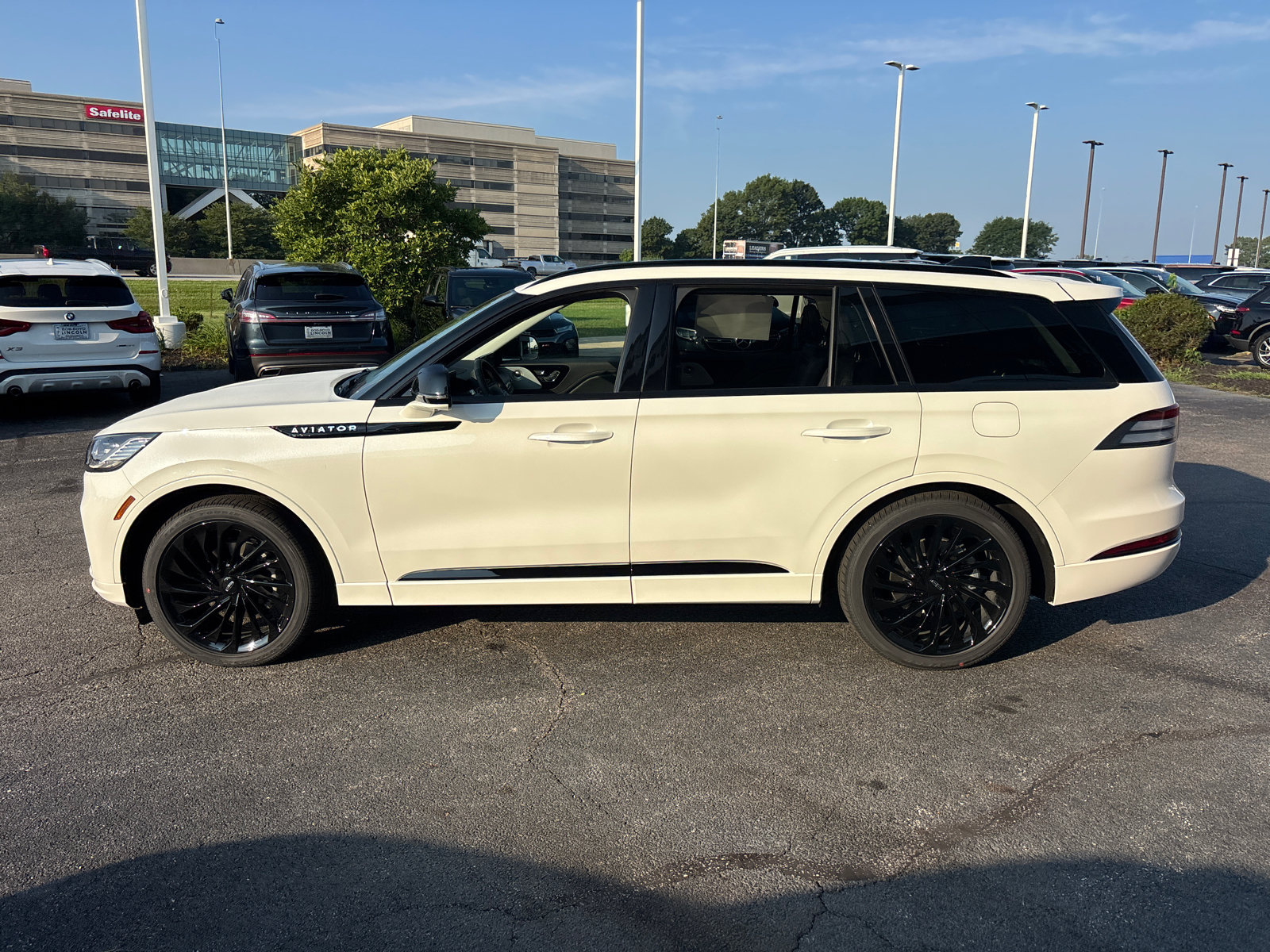 New 2026 Lincoln Aviator Reserve AWD/4WD image 4