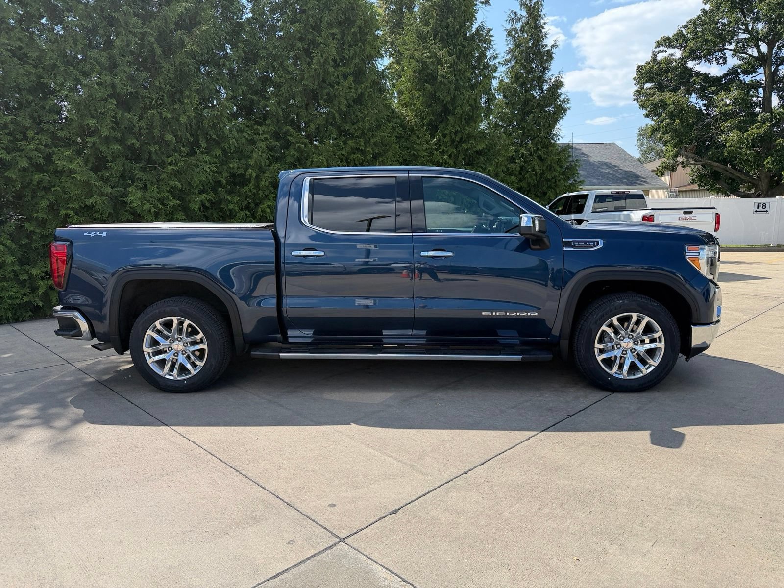 Used 2021 GMC Sierra 1500 SLT w/ SLT Premium Plus Package AWD/4WD image 33