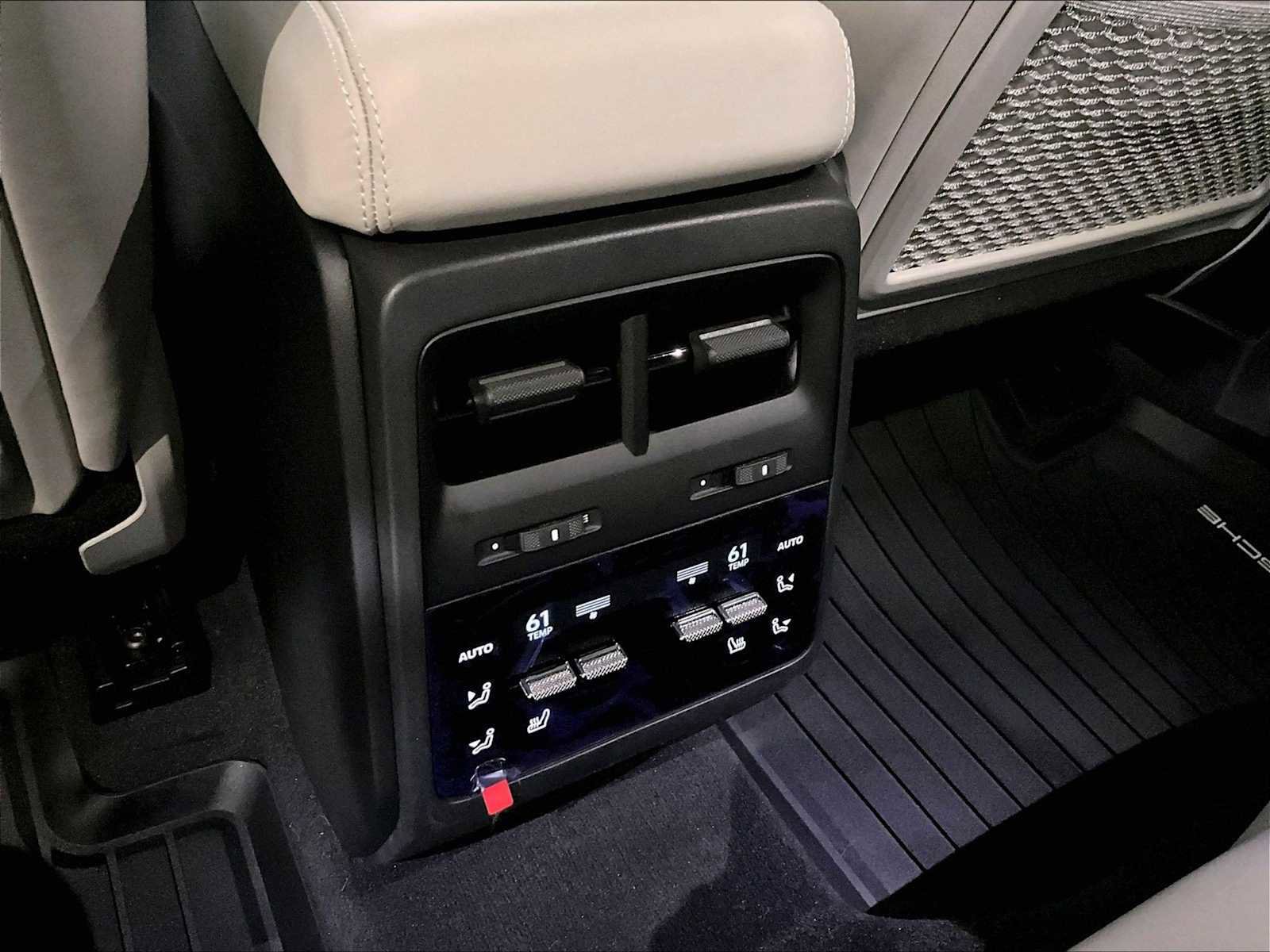 Used 2025 Porsche Macan 4 Electric image 28