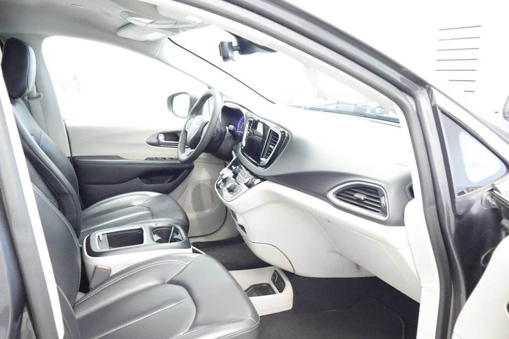 Certified 2023 Chrysler Pacifica Touring-L FWD image 14