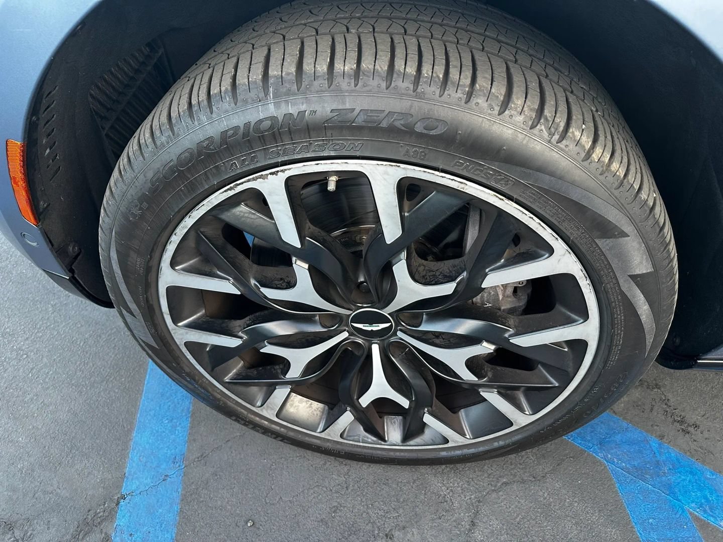 Used 2021 Aston Martin DBX AWD/4WD image 38