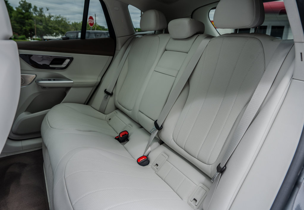 Used 2023 Mercedes-Benz EQE 350+ SUV w/ AMG Line Exterior Package image 19