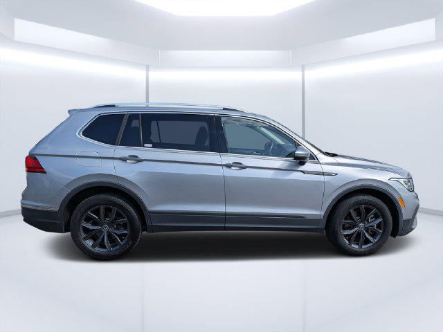 Used 2023 Volkswagen Tiguan SE FWD image 2