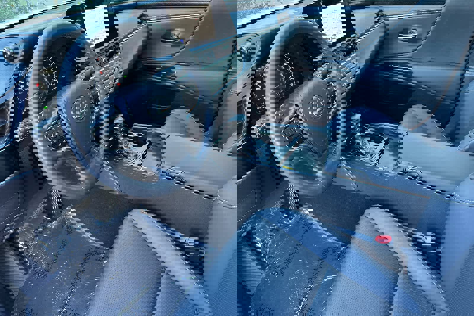 Used 2023 Lexus ES 300h w/ Premium Package image 11