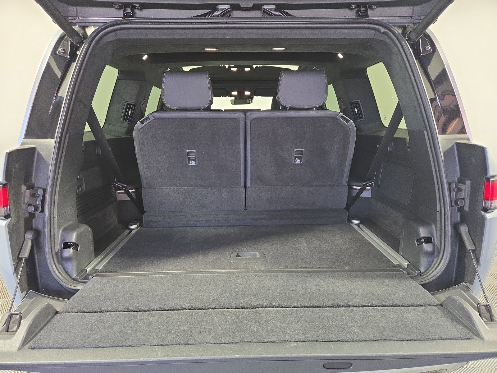 Used 2024 Rivian R1S Adventure AWD/4WD image 15