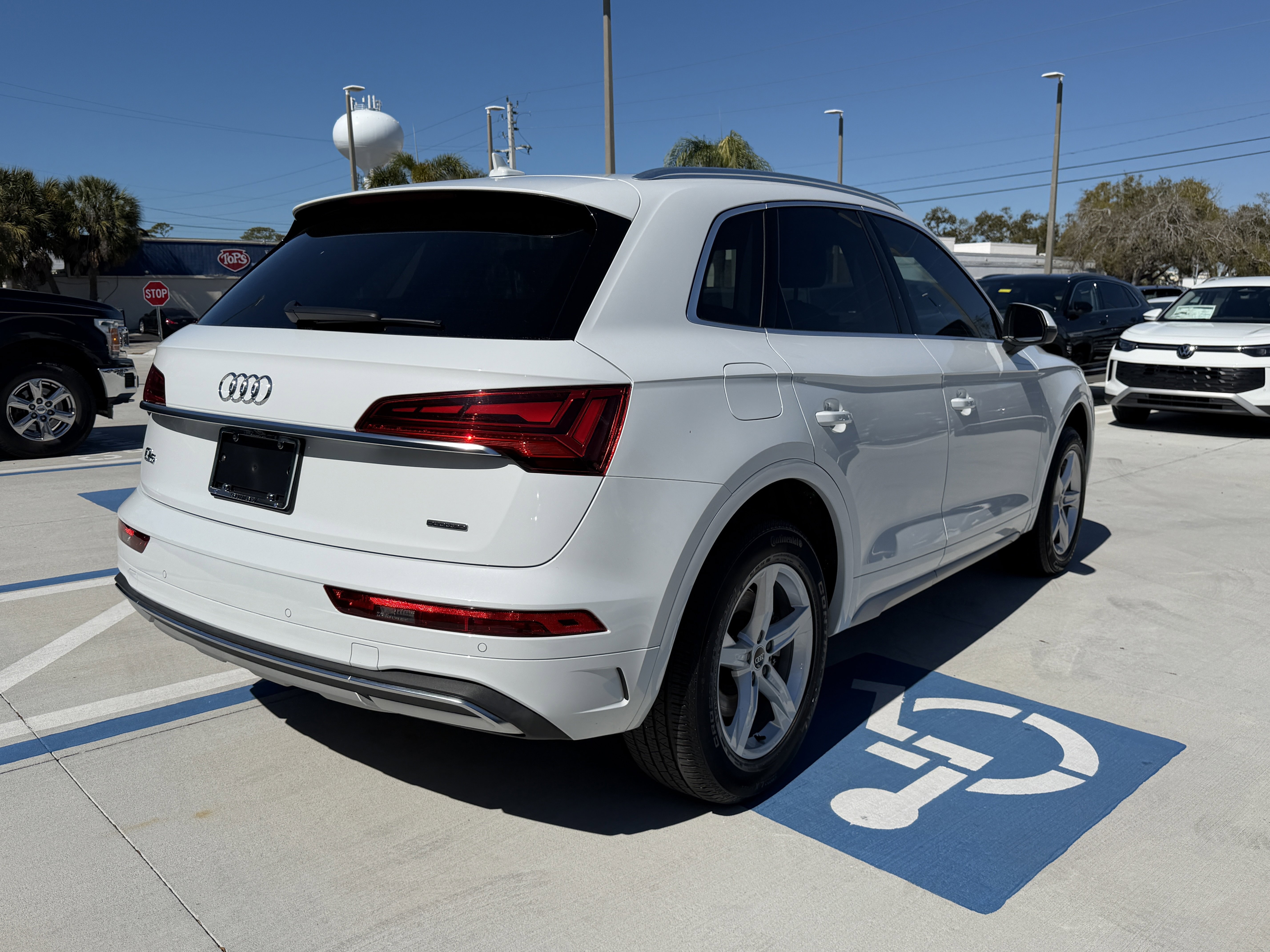 Used 2023 Audi Q5 2.0T Premium w/ Convenience Package image 3