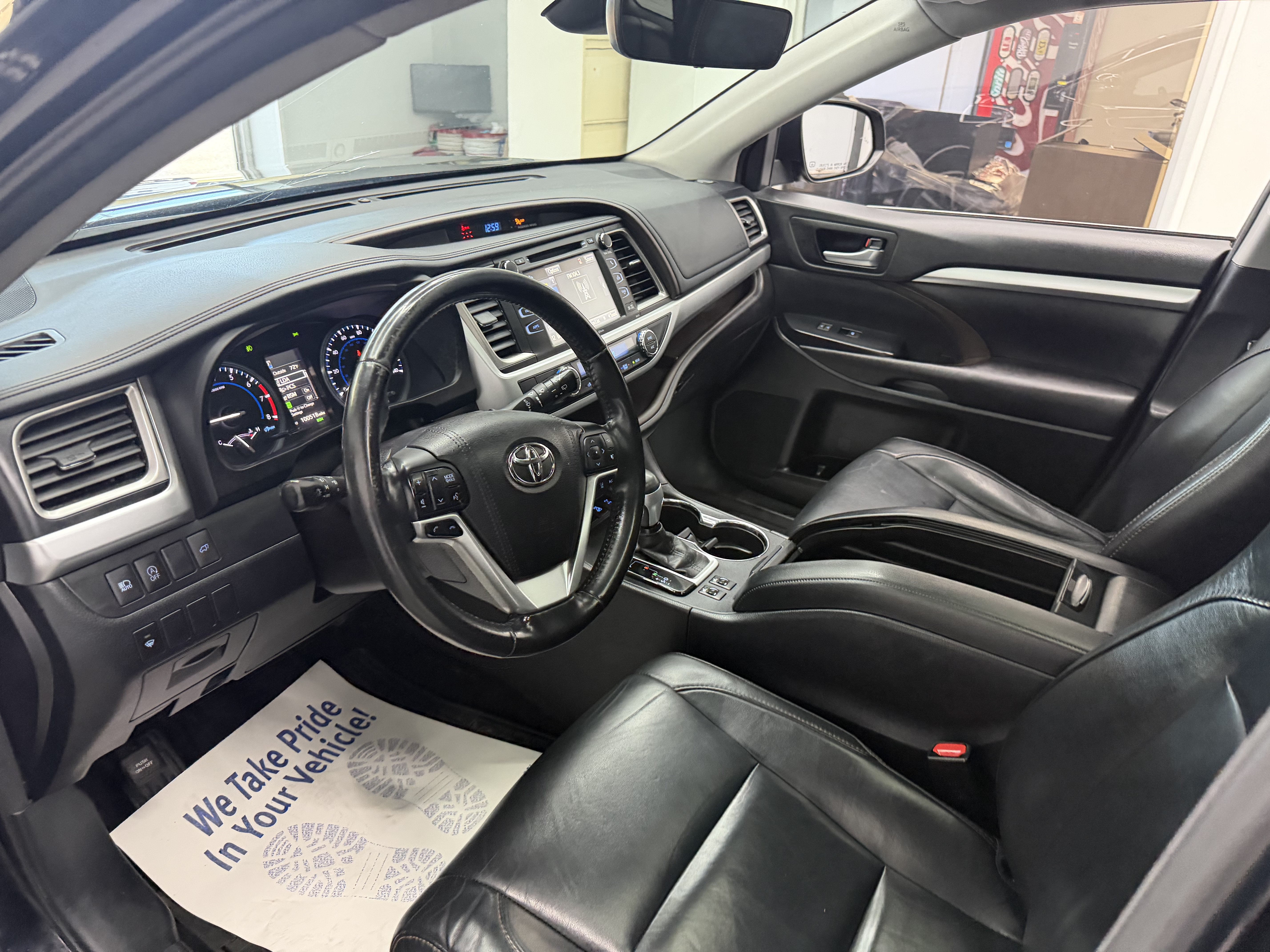 Used 2017 Toyota Highlander XLE AWD/4WD image 15