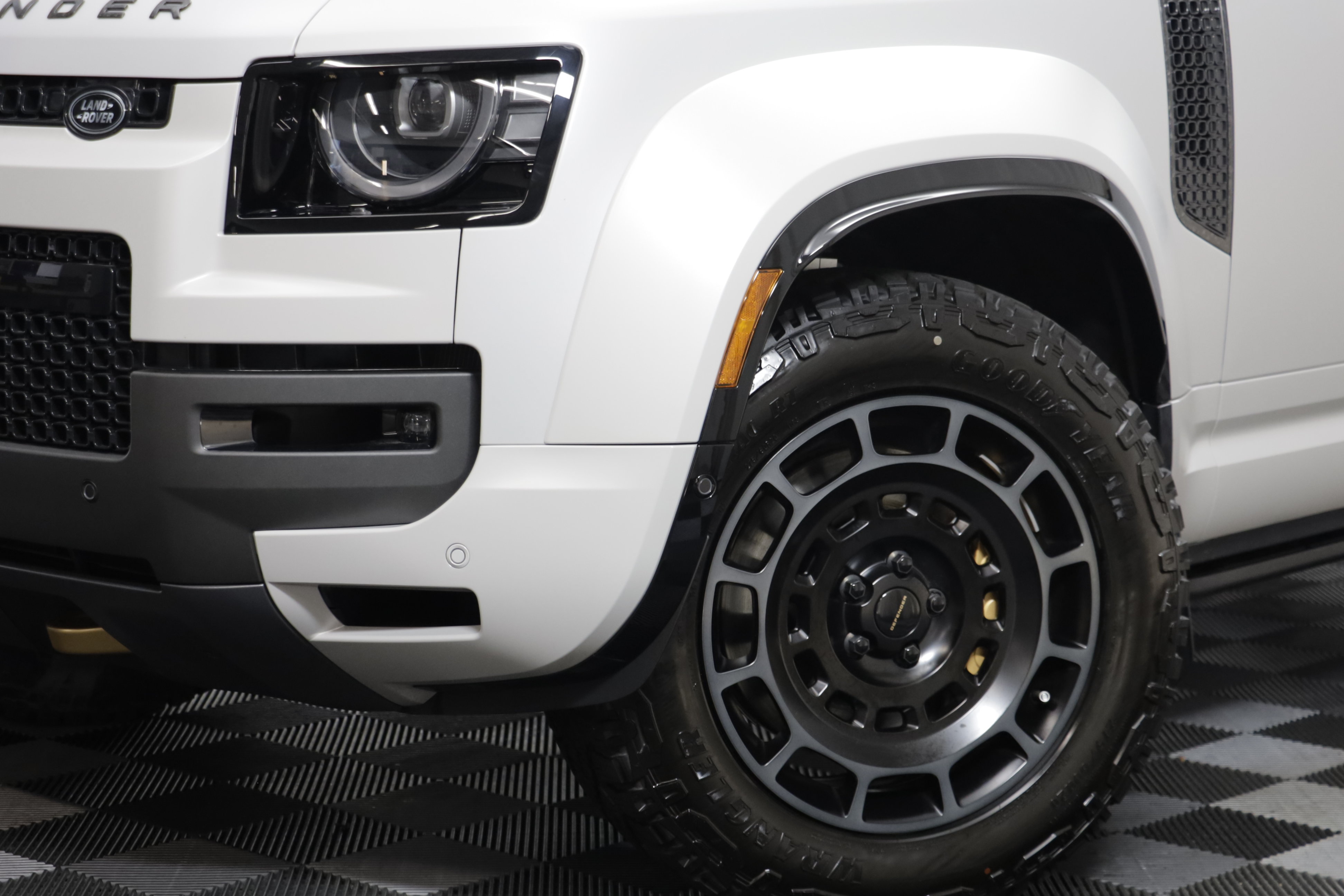 New 2026 Land Rover Defender 110 OCTA AWD/4WD image 4
