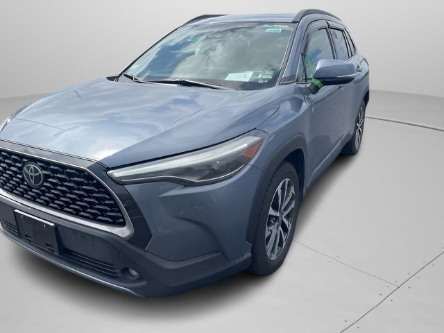 Used 2023 Toyota Corolla Cross XLE w/ Convenience Package image 2