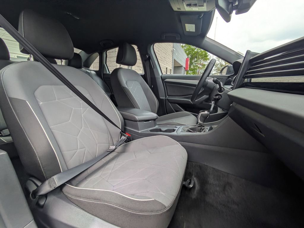 Used 2025 Volkswagen Jetta Sport FWD image 29