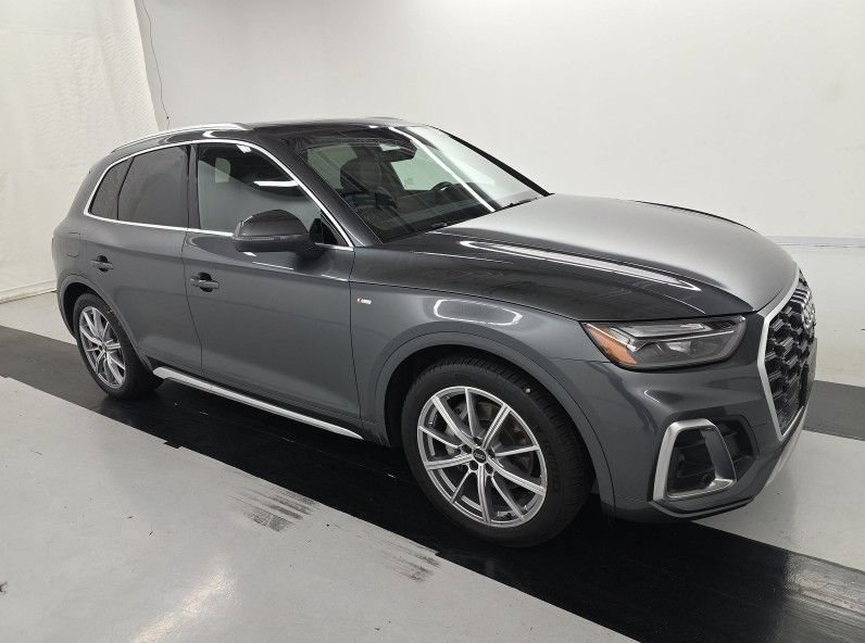 Used 2022 Audi Q5 e Premium Plus w/ Premium Plus Package AWD/4WD image 1