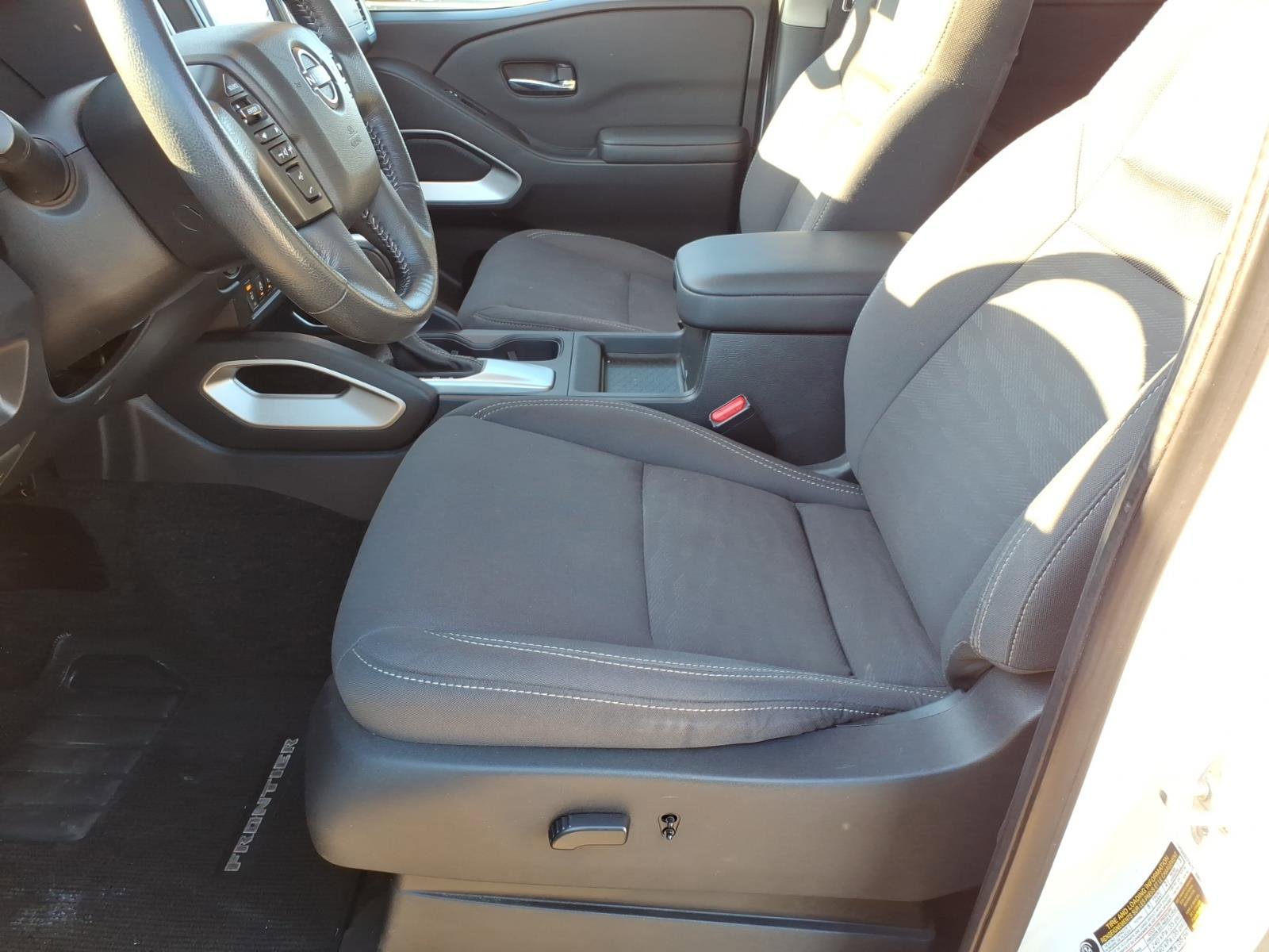 Used 2022 Nissan Frontier SV image 13