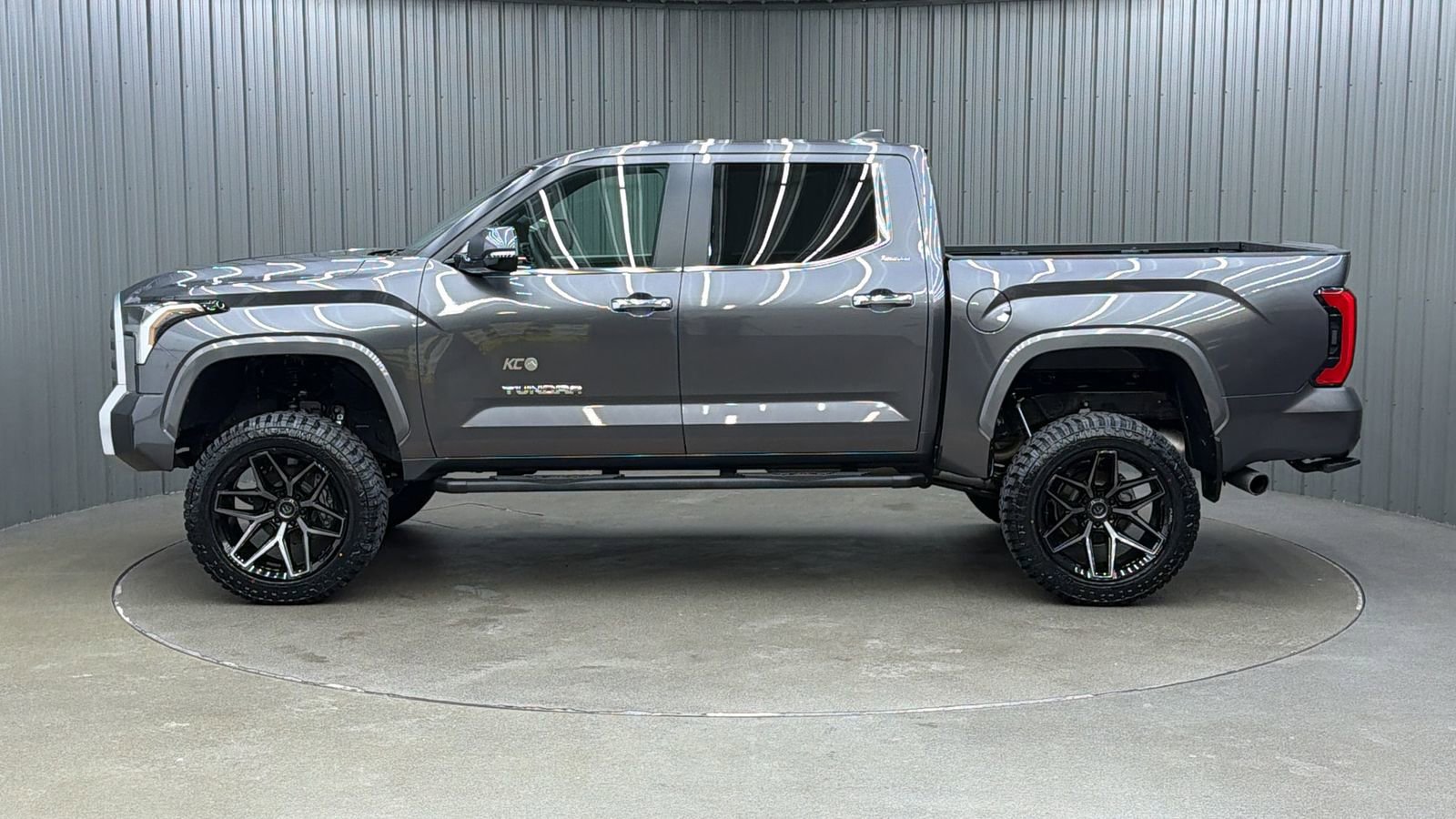 Used 2025 Toyota Tundra Limited image 2