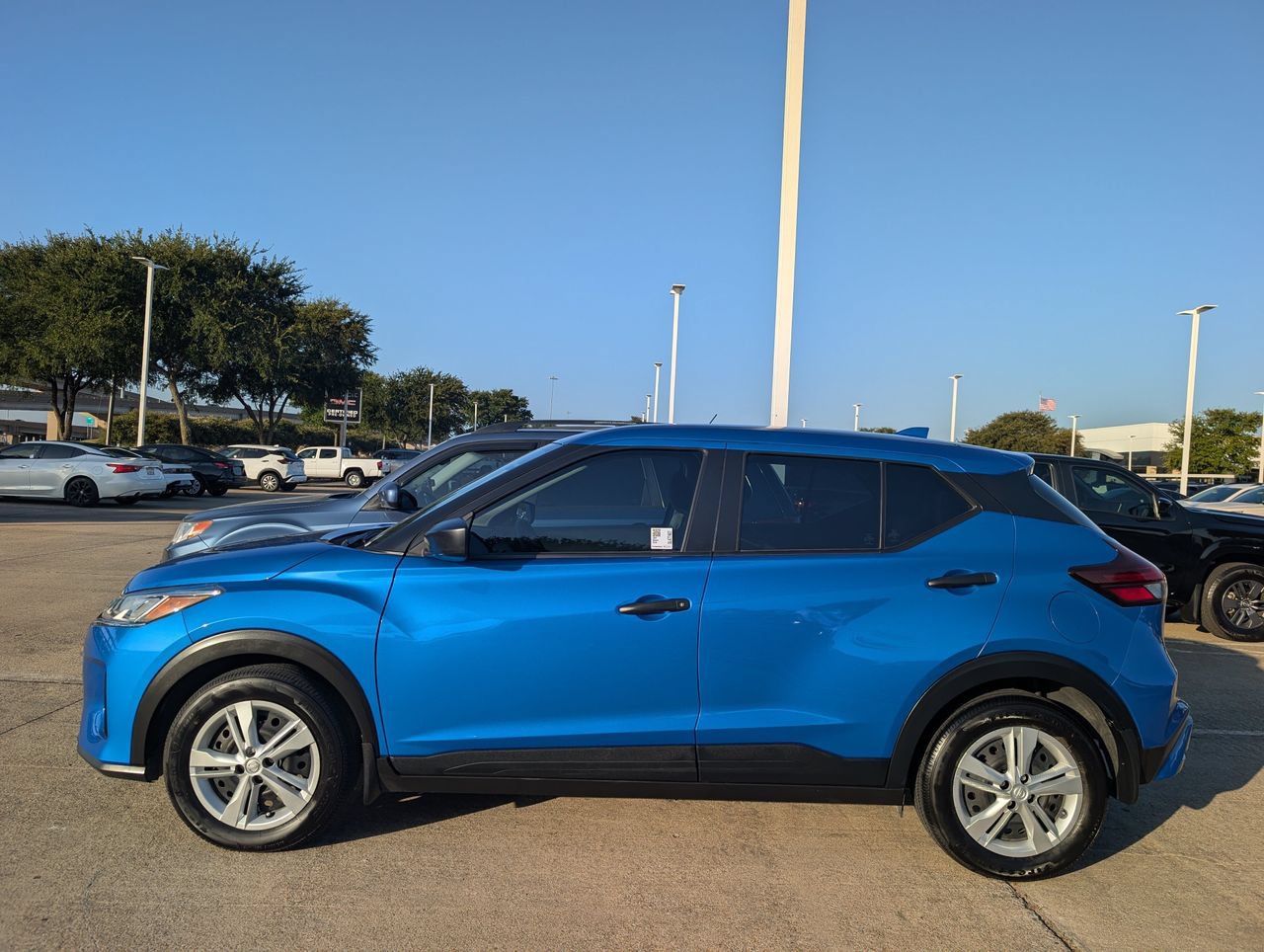 Certified 2025 Nissan Kicks Play S FWD image 3
