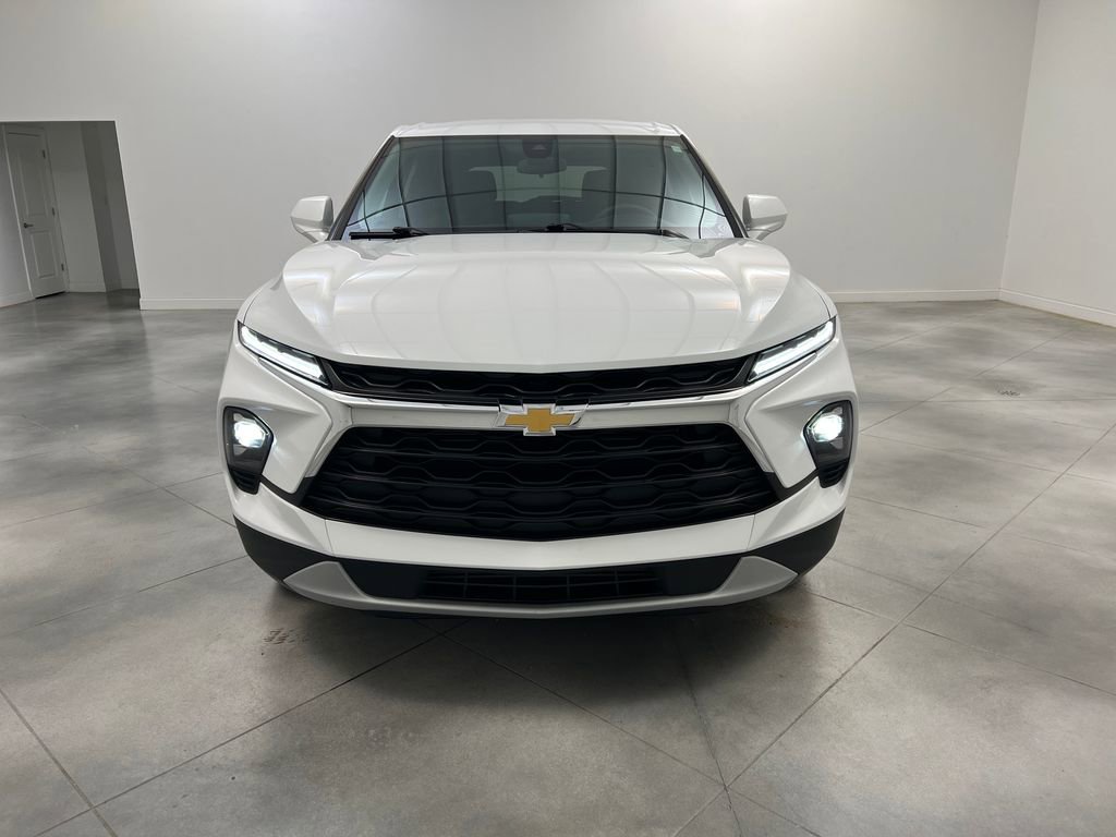 Used 2025 Chevrolet Blazer LT FWD image 2