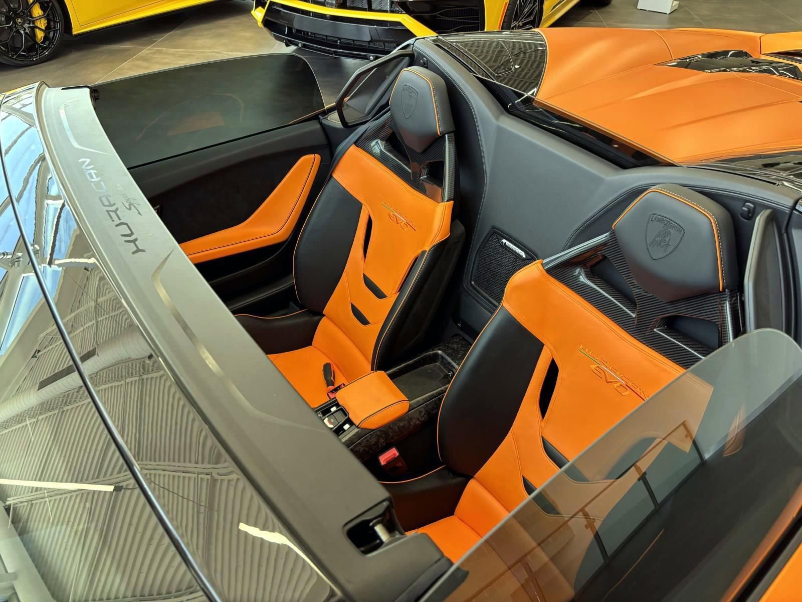Used 2021 Lamborghini Huracan EVO RWD image 42