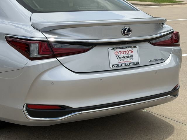 Used 2019 Lexus ES 300h w/ Accessory Package 2 FWD image 6