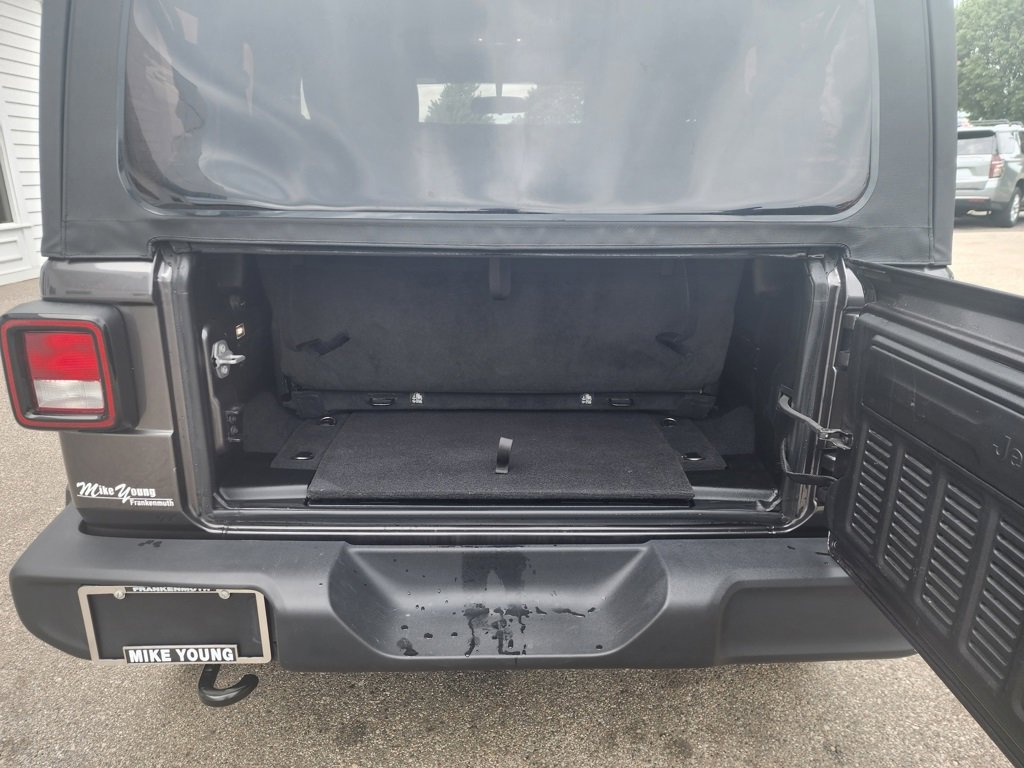 Used 2023 Jeep Wrangler Sport image 9