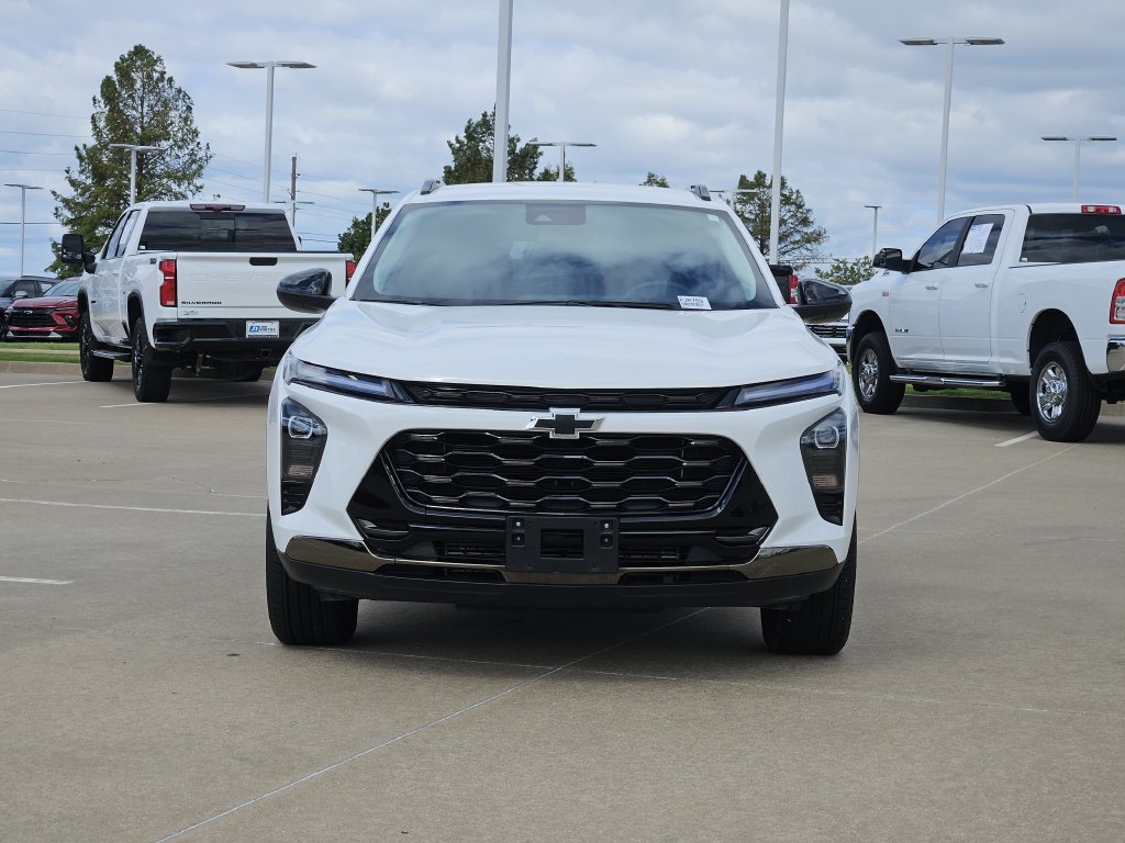 Used 2025 Chevrolet Trax ACTIV FWD image 2