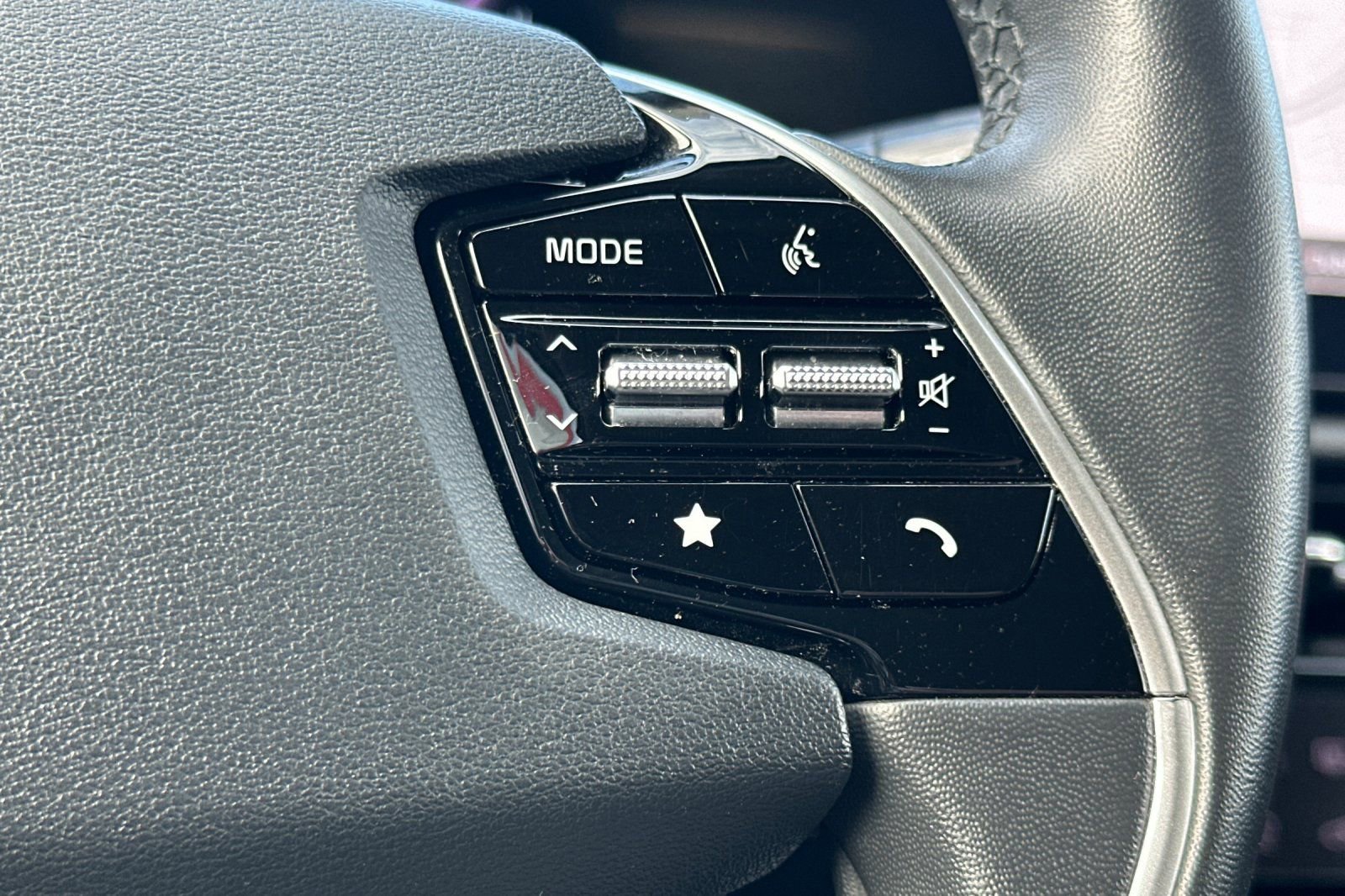 Used 2023 Kia Niro EX image 37