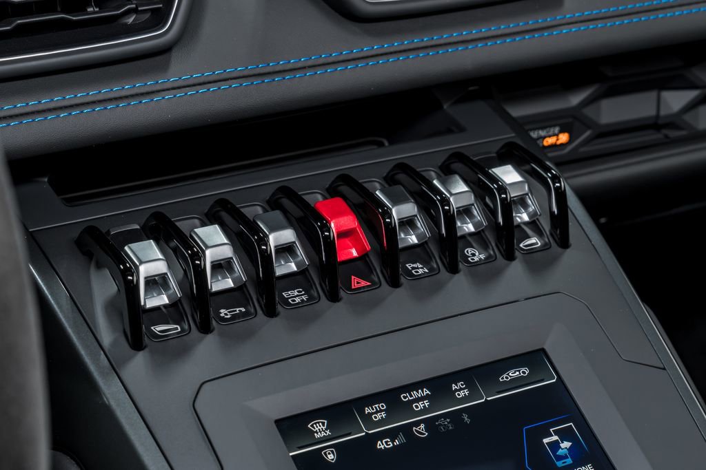 Used 2022 Lamborghini Huracan EVO RWD image 24