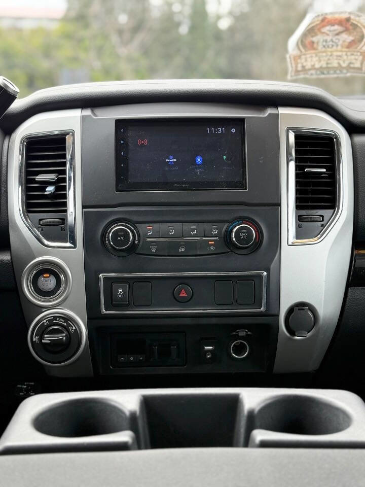 Used 2018 Nissan Titan SV image 7