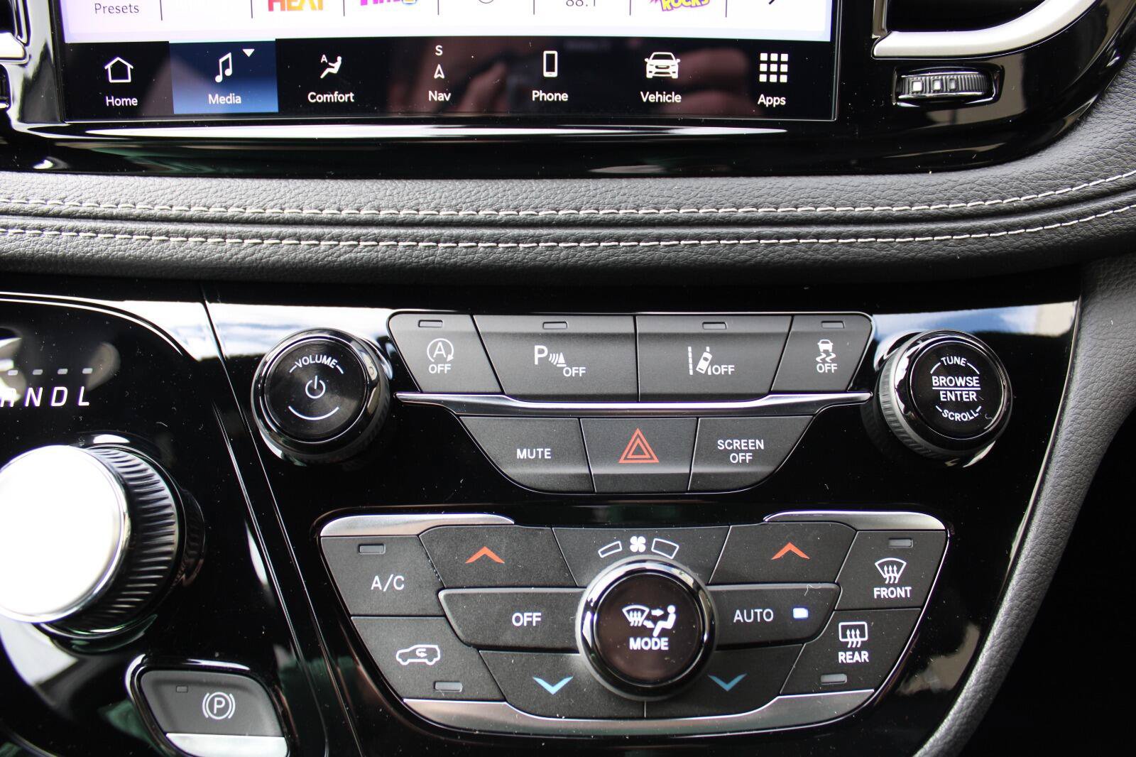 New 2026 Chrysler Pacifica Select FWD image 22