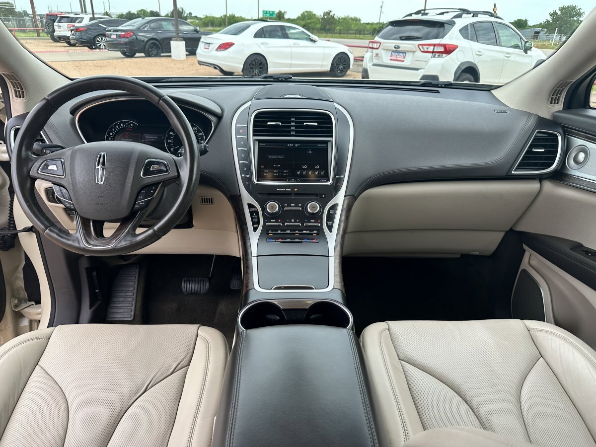 Used 2016 Lincoln MKX Reserve w/ Luxury Package FWD image 16