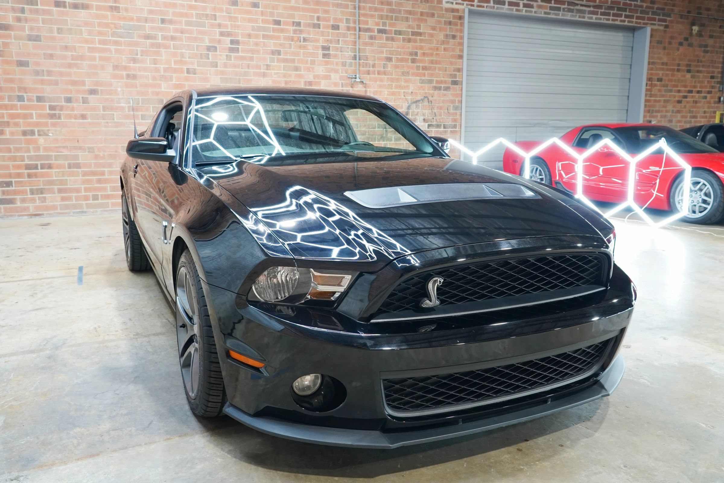 Used 2010 Ford Mustang Shelby GT500 RWD image 4