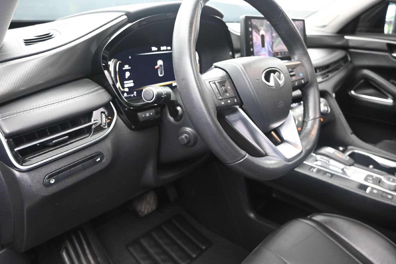 Used 2026 INFINITI QX60 Luxe w/ Cargo Package FWD image 12