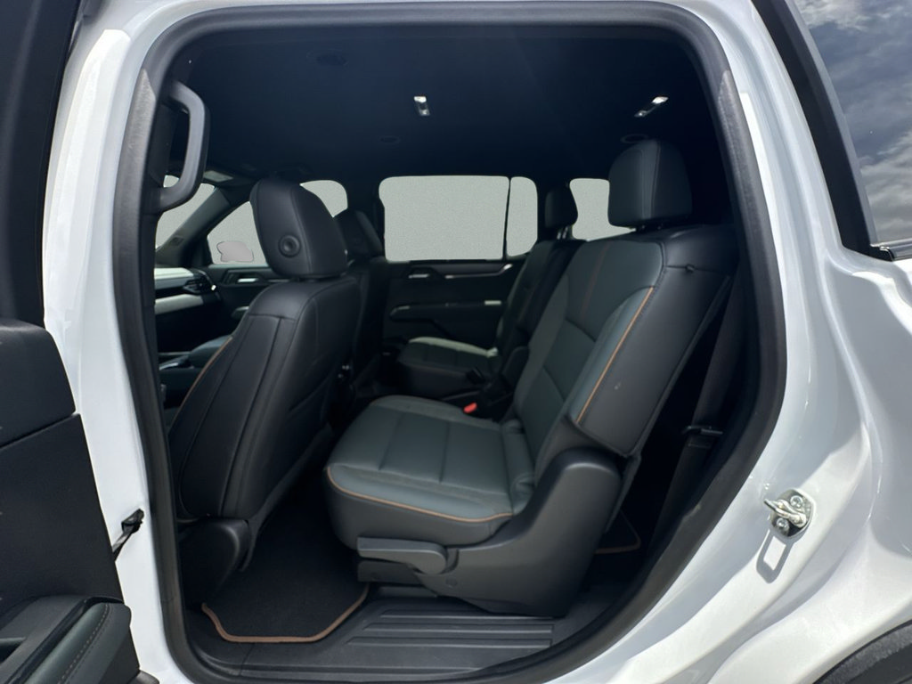 Used 2025 GMC Acadia AT4 AWD/4WD image 23