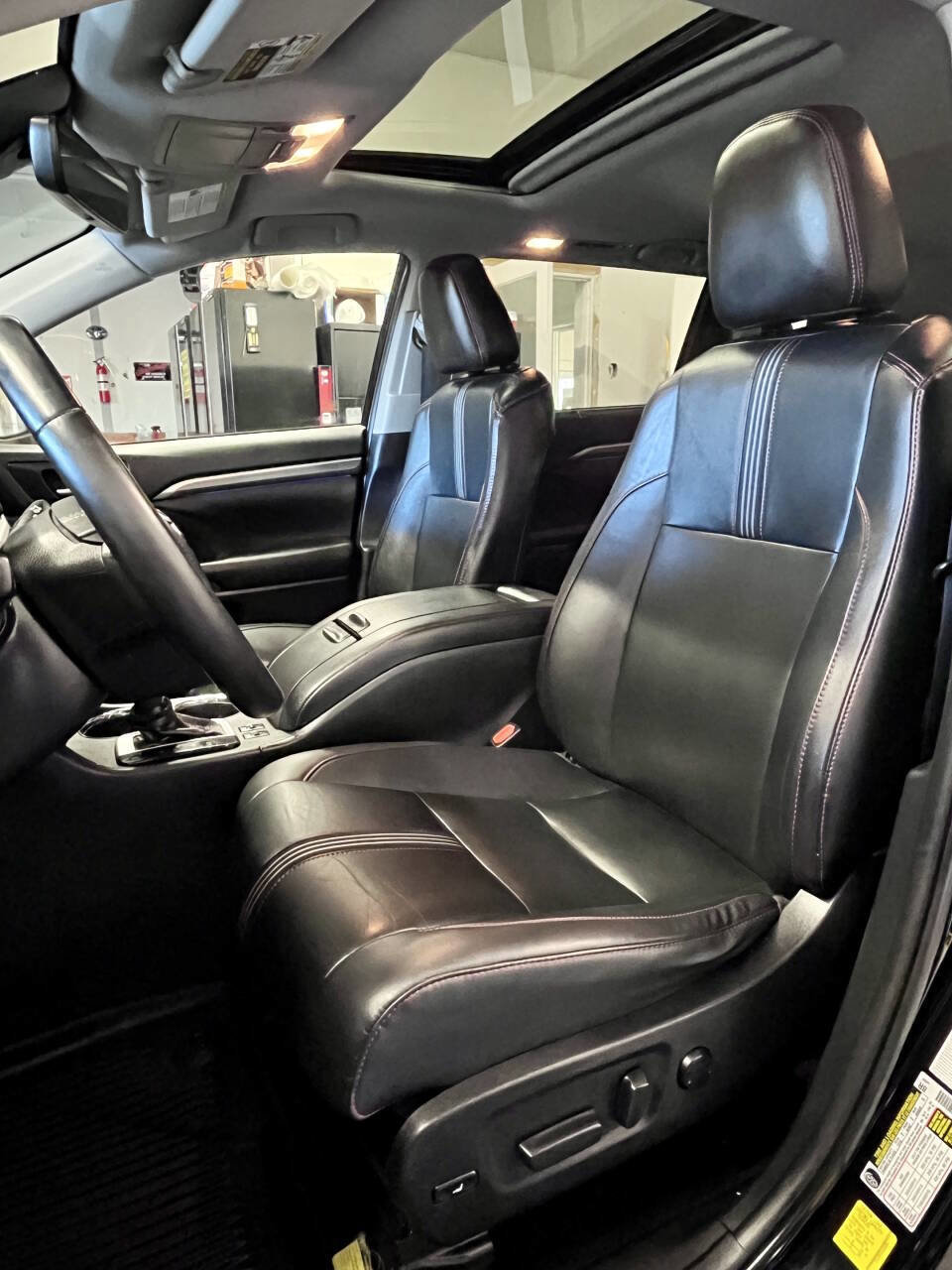 Used 2019 Toyota Highlander SE AWD/4WD image 15