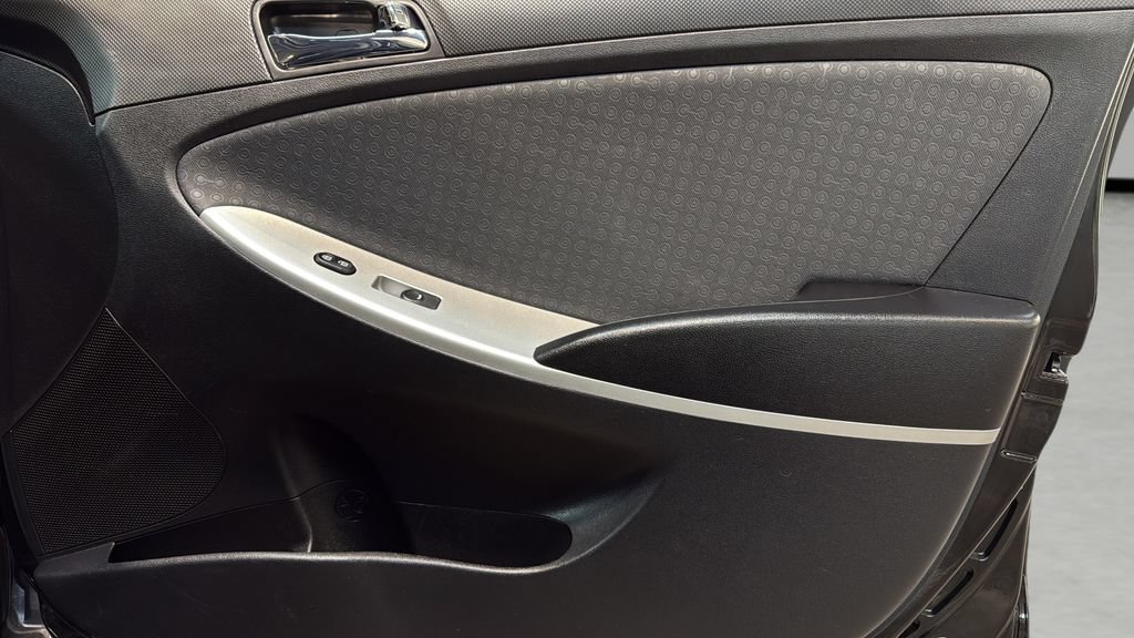 Used 2014 Hyundai Accent SE FWD image 9