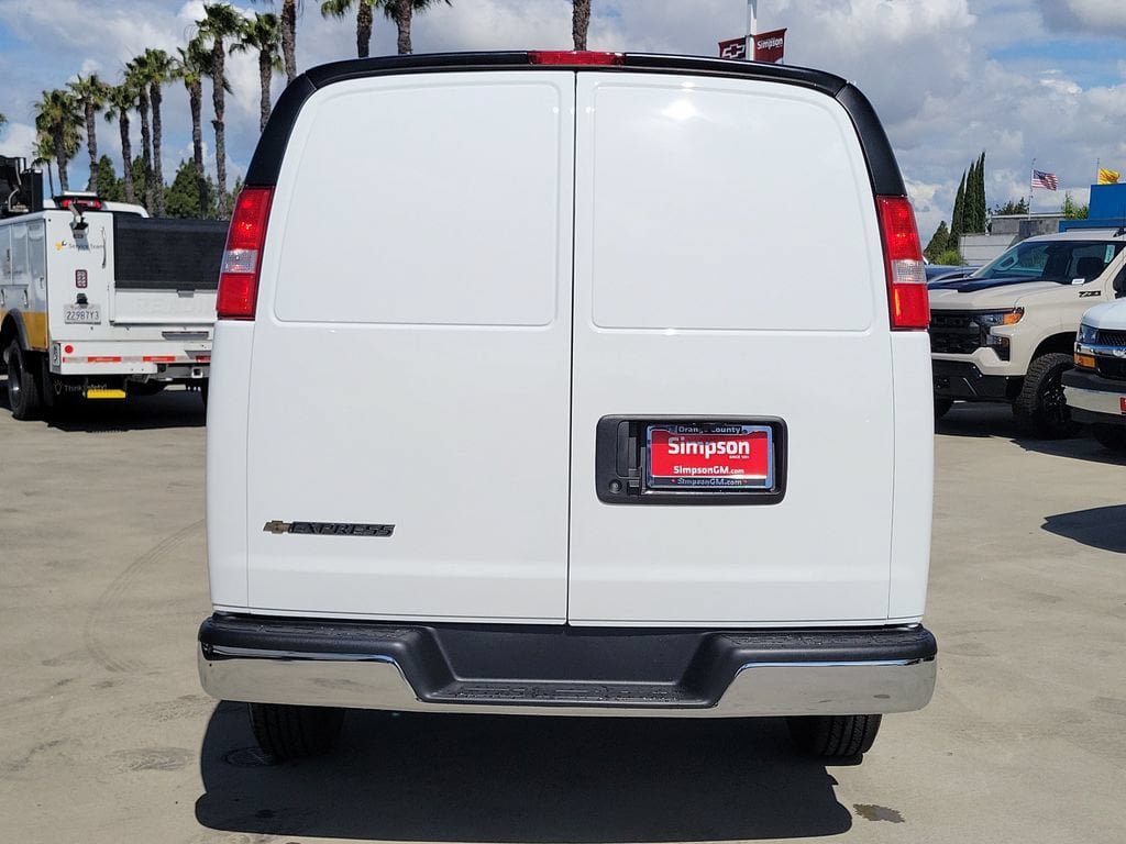 New 2026 Chevrolet Express 2500 w/ Communications Package RWD image 17