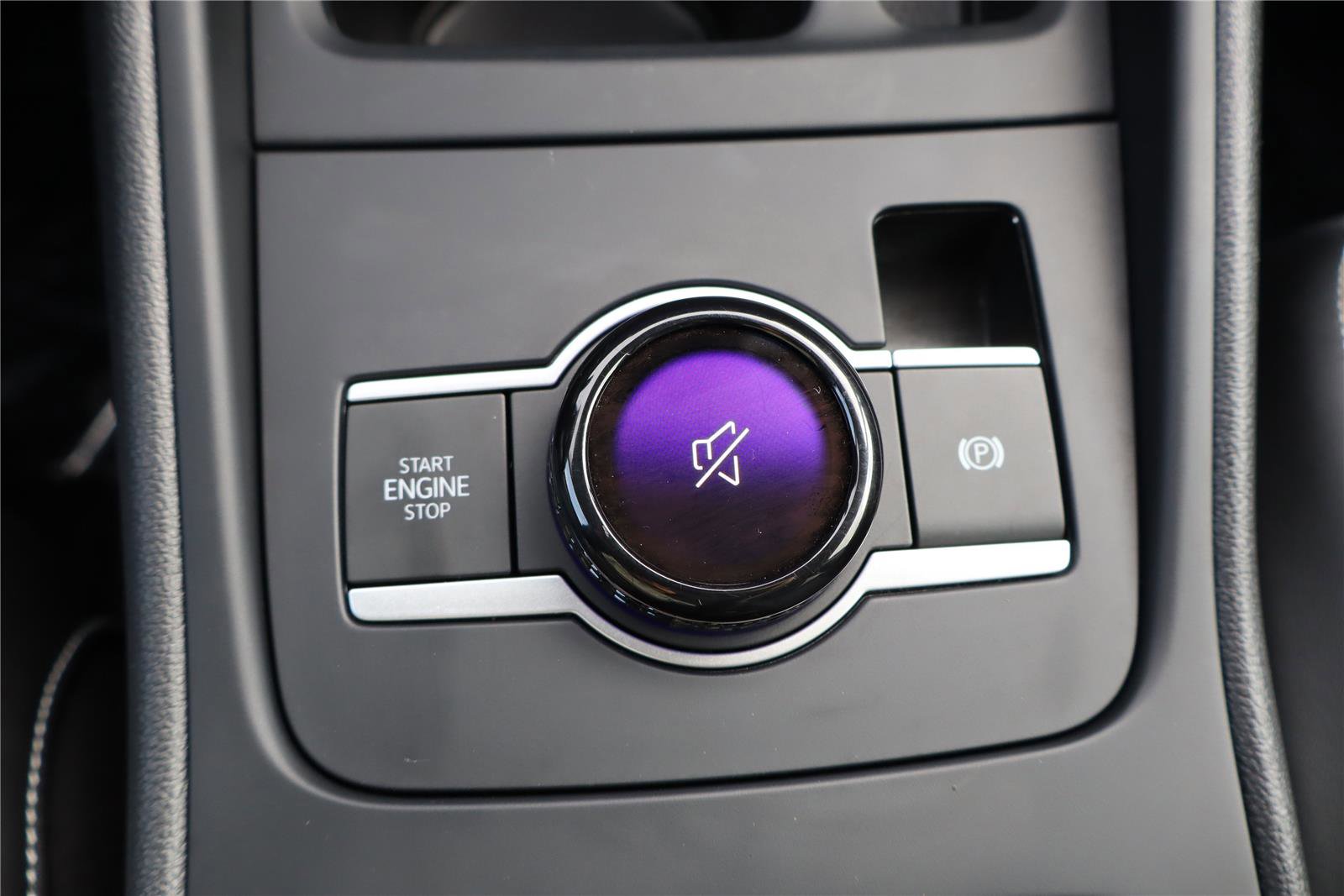 Certified 2025 Volkswagen Tiguan SE w/ Panoramic Sunroof Package image 23