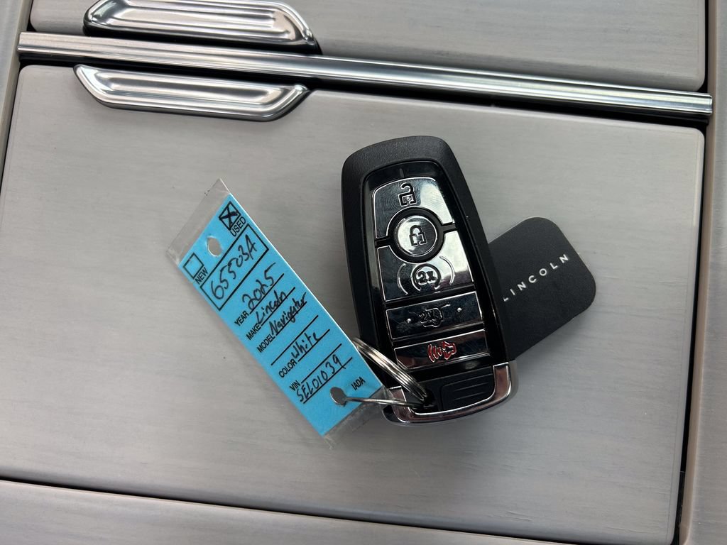 Certified 2025 Lincoln Navigator L Reserve AWD/4WD image 53