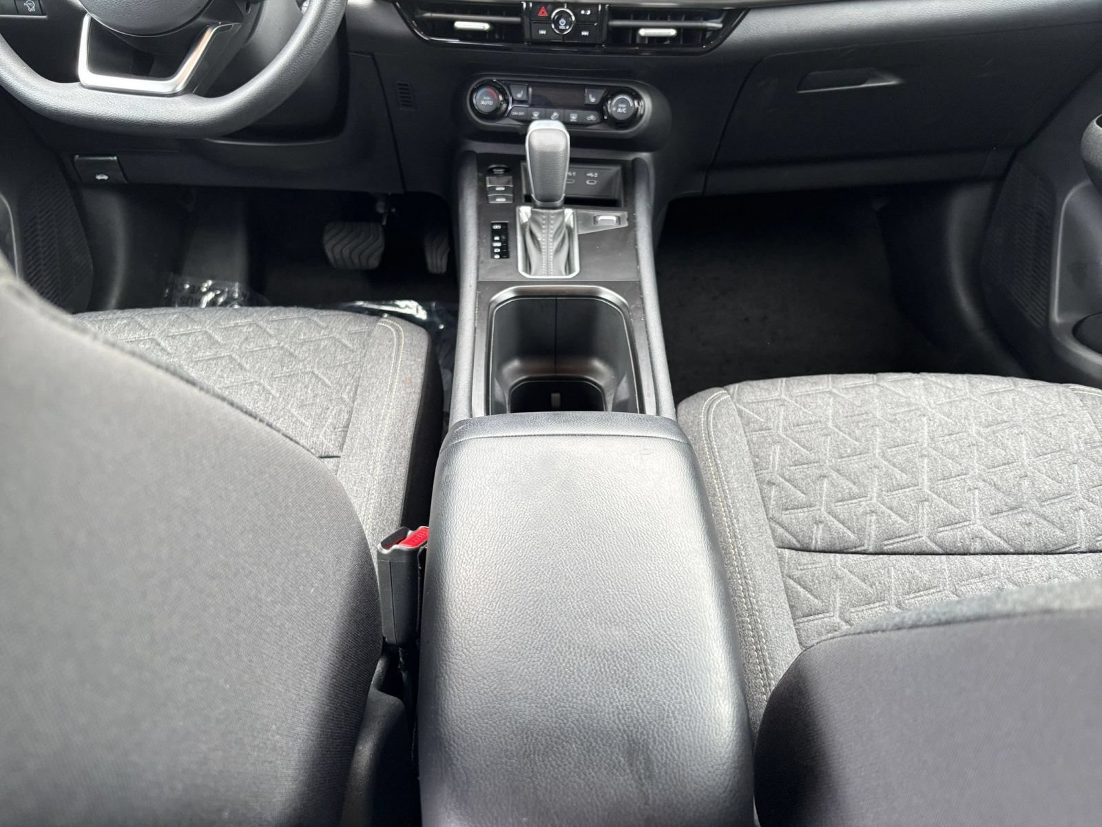 Used 2026 Nissan Kicks SV w/ Cold Weather Package FWD image 39