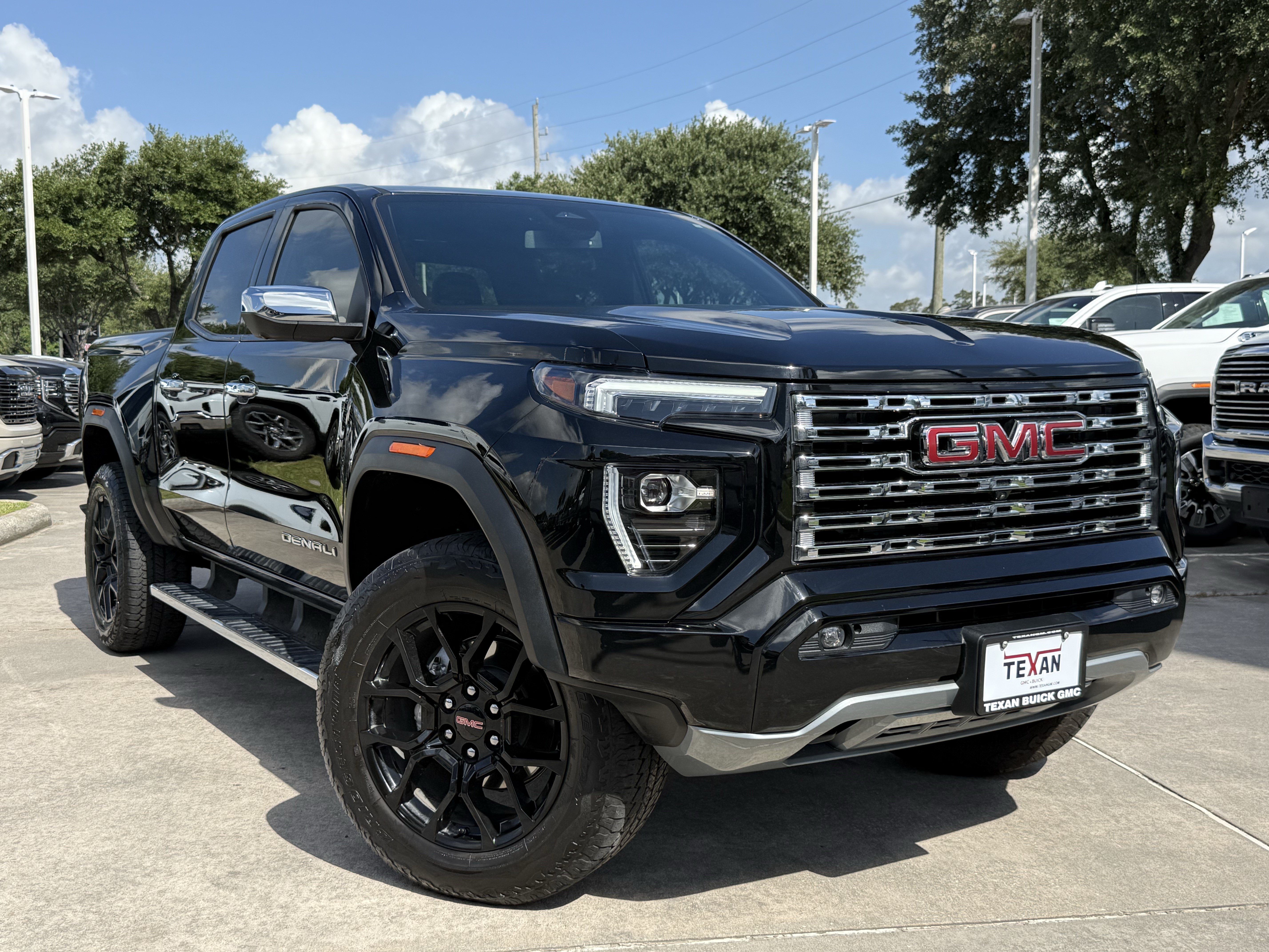Used 2023 GMC Canyon Denali w/ Denali Black Edition AWD/4WD video 2