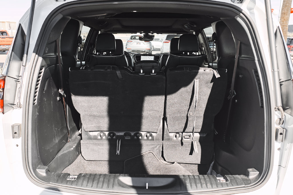 Used 2025 Chrysler Pacifica Limited FWD image 8