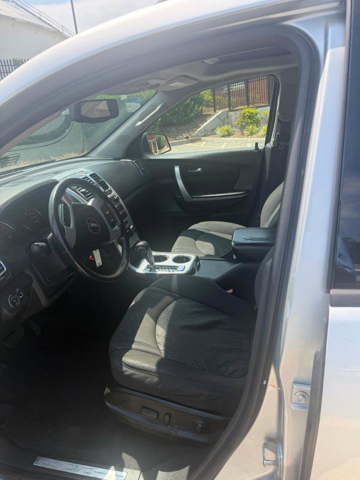 Used 2012 GMC Acadia SLE FWD image 2