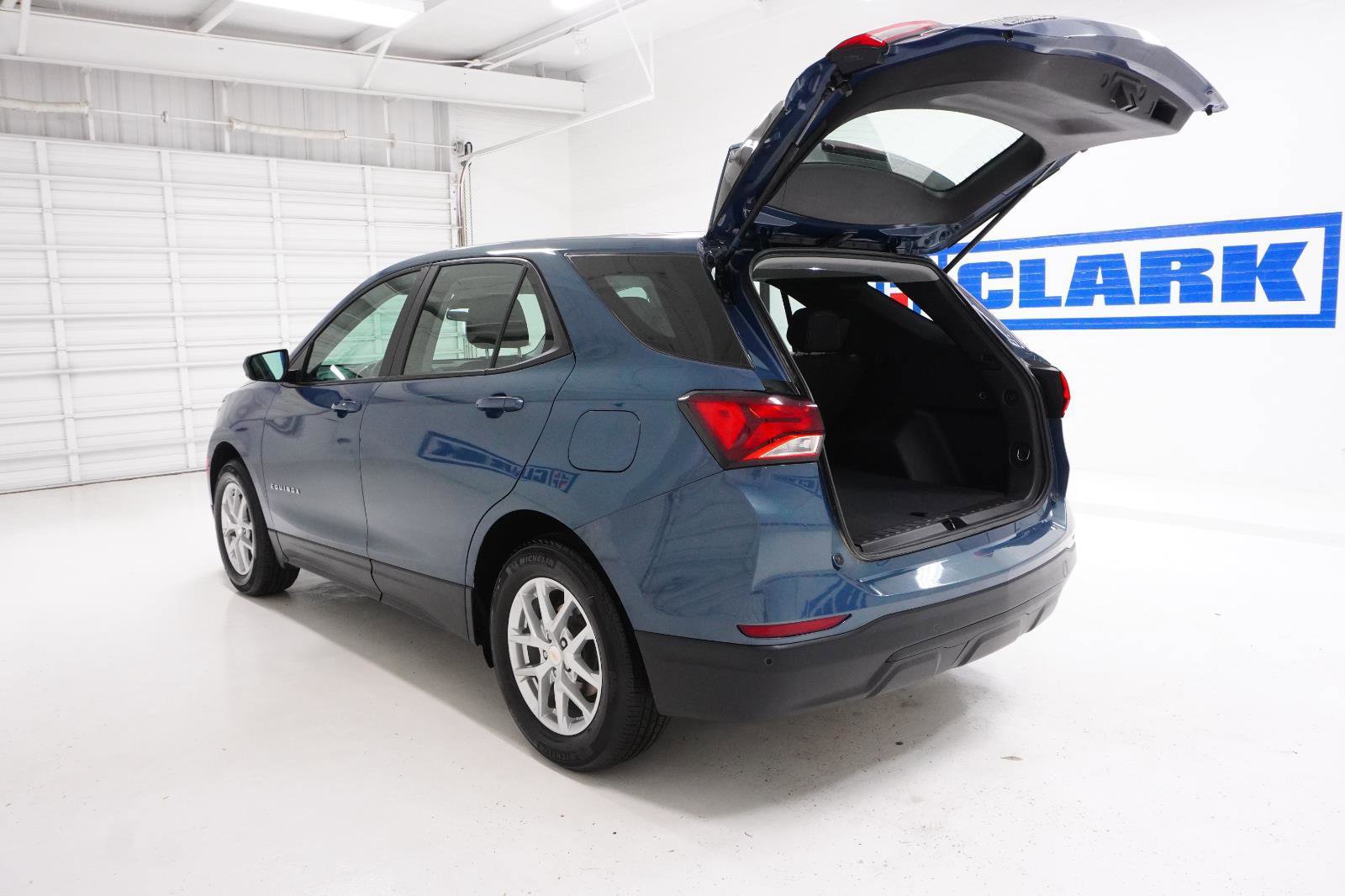 Used 2024 Chevrolet Equinox LS w/ Driver Confidence II Package image 8