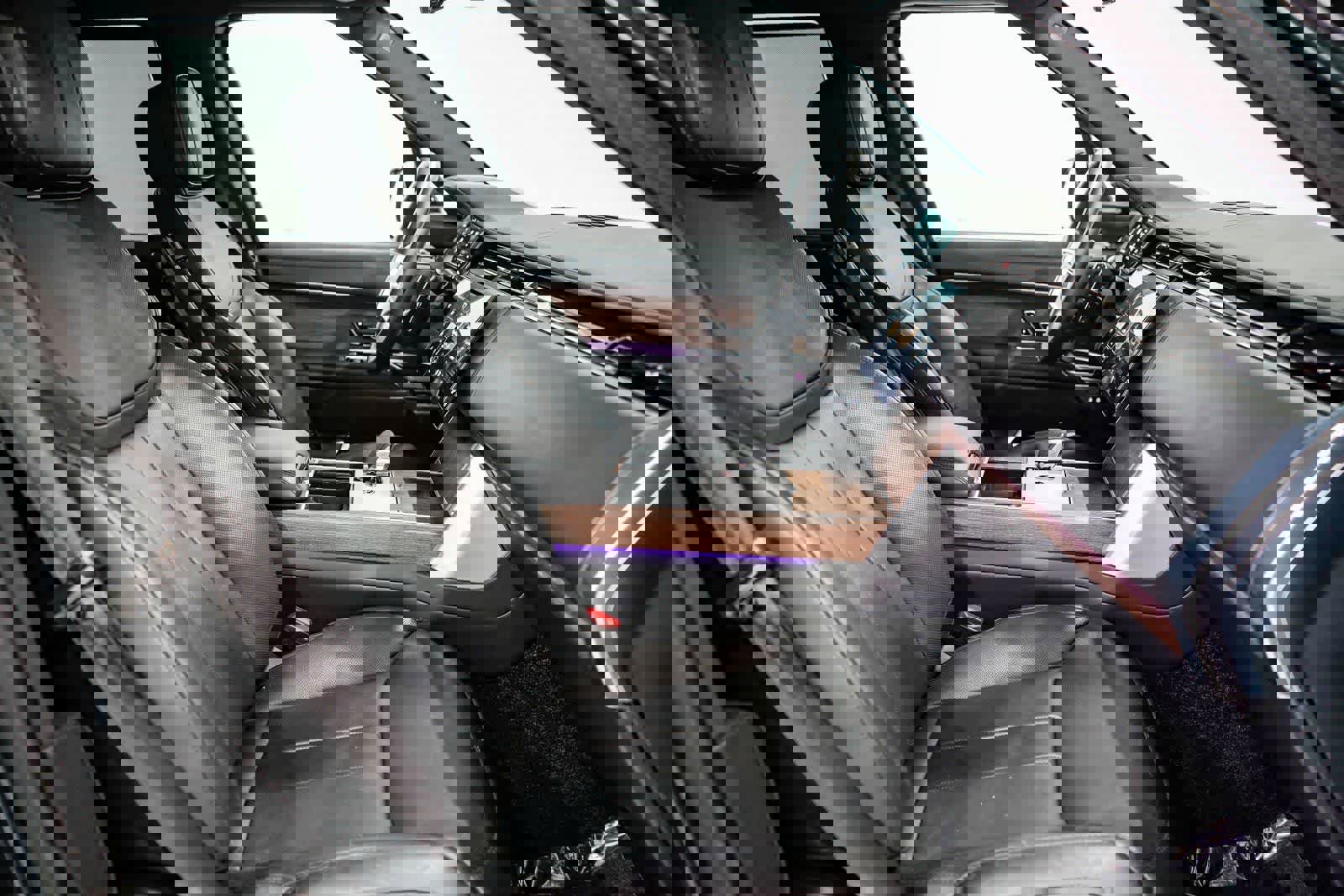 Used 2024 Land Rover Range Rover Long Wheelbase SE image 16