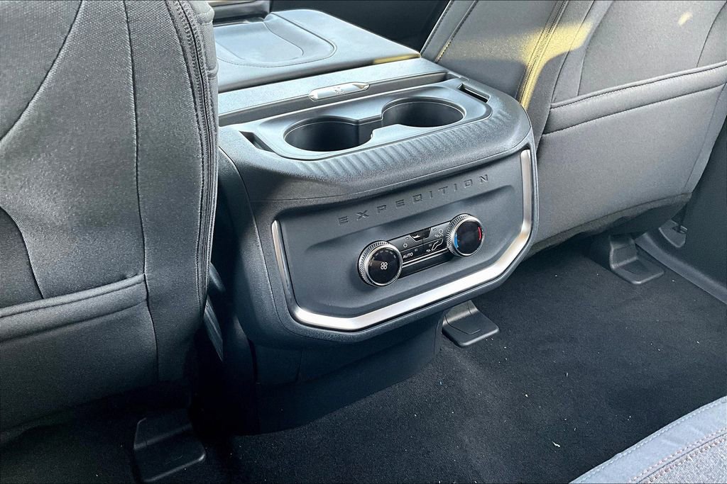 New 2025 Ford Expedition Active AWD/4WD image 17