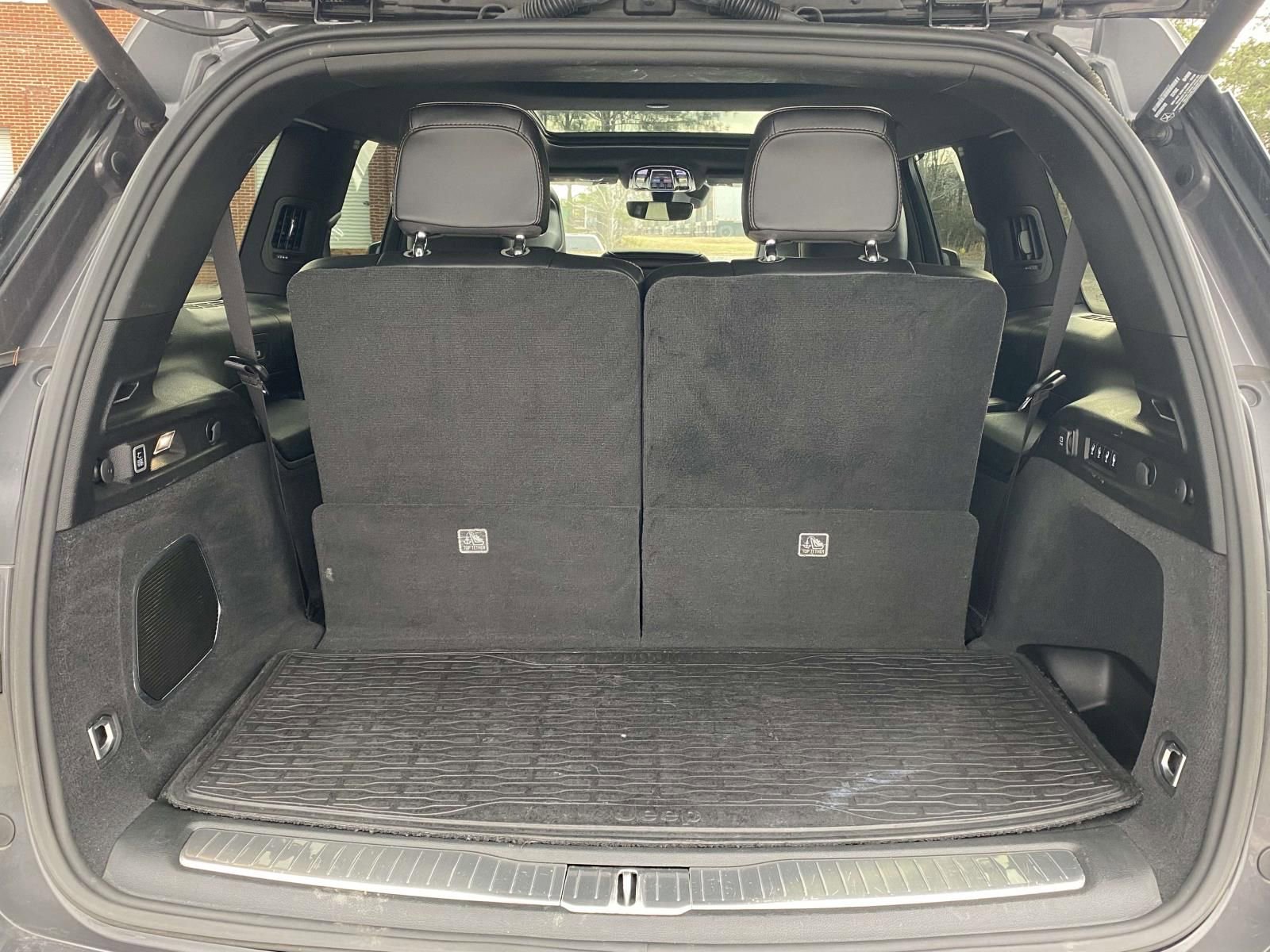 Used 2023 Jeep Grand Cherokee L Summit w/ High Altitude Package image 9