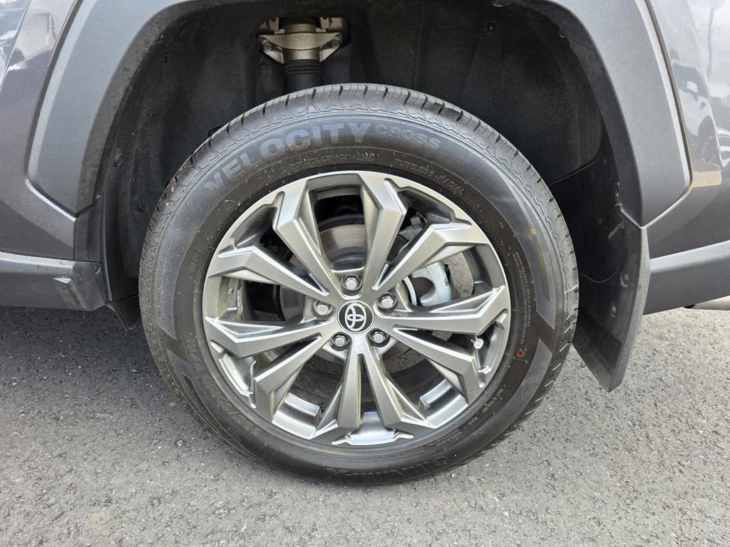 Used 2024 Toyota RAV4 XLE Premium image 10